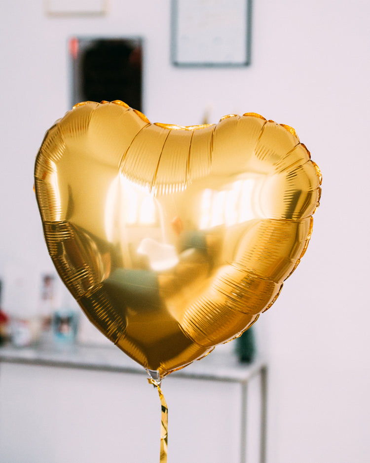 Ballon doré en forme de cœur, réutilisable et durable.