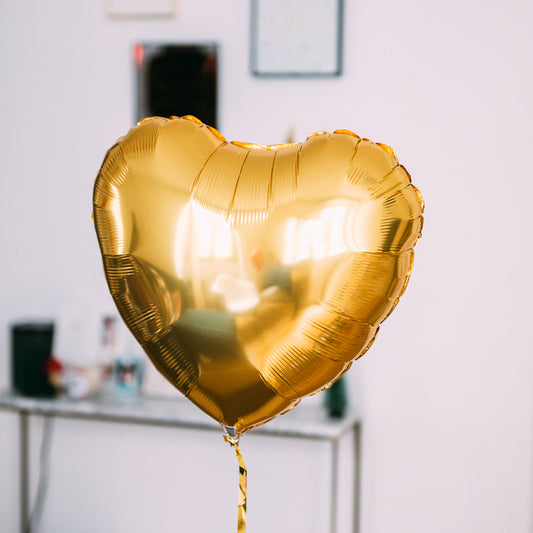 Ballon doré en forme de cœur, réutilisable et durable.