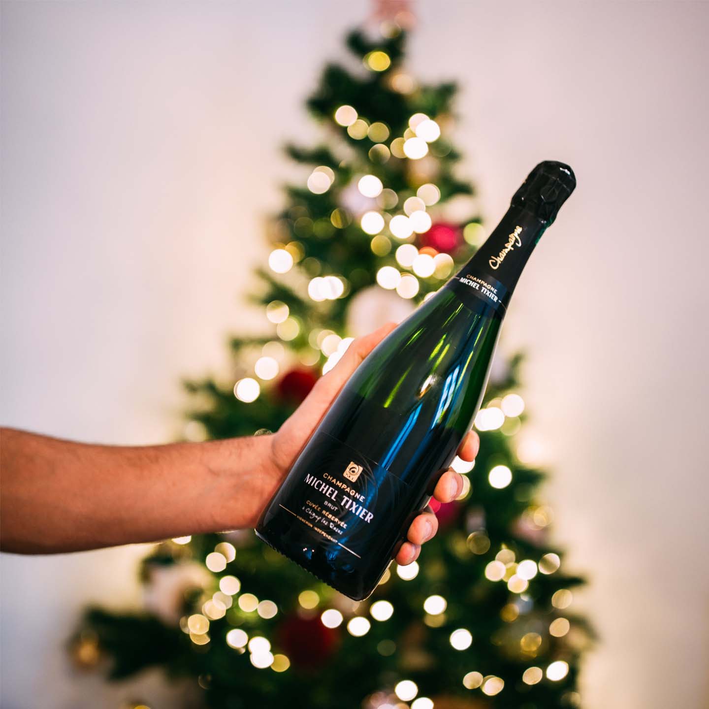 Bouteille de Champagne Michel Tixier avec étiquette élégante