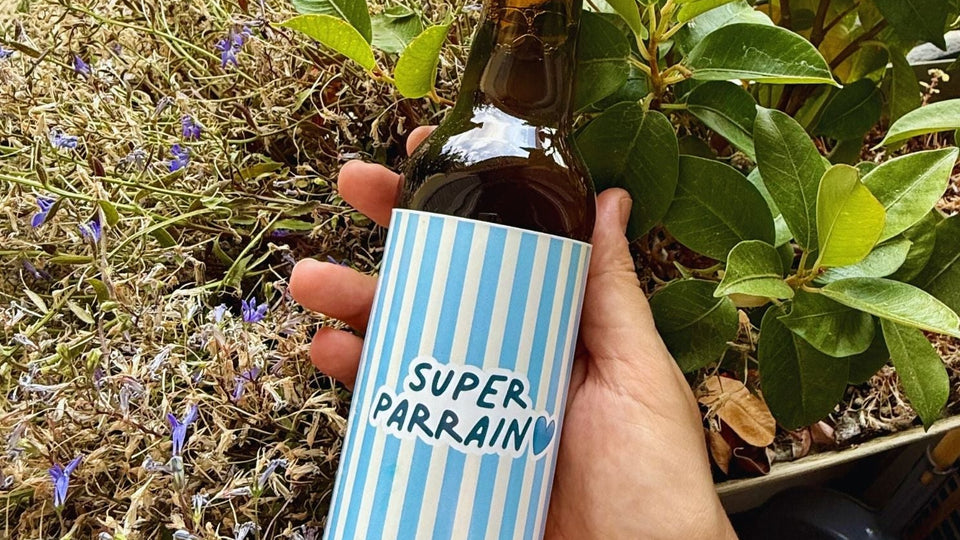 Bière Super Parrain en bouteille avec étiquette dorée