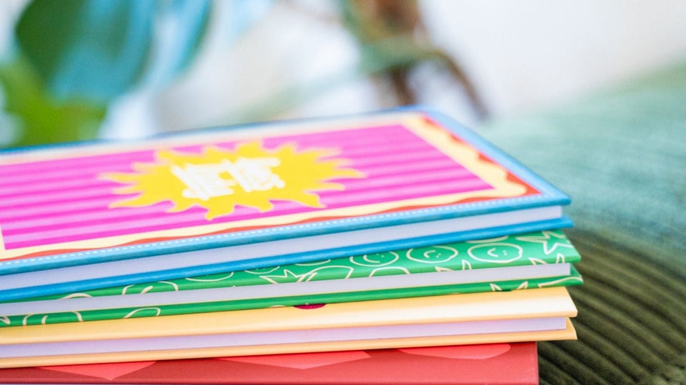 Carnet 'Boss Lady' ouvert, avec des pages colorées et motifs élégants