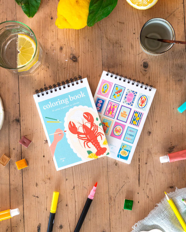 Carnet de coloriage Felicità avec motifs fleuris en gros plan