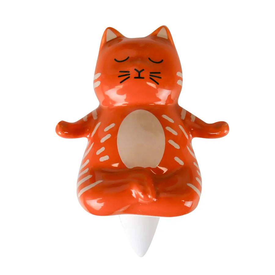 Distributeur d'eau en forme de chat en posture de yoga