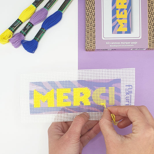 Marque-page à broder avec motif zébré en gros plan