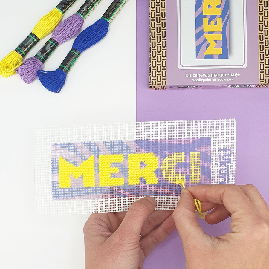 Marque-page à broder avec motif zébré en gros plan