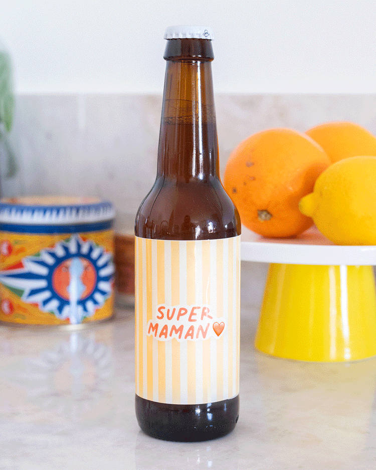 Bière Super Maman avec étiquette colorée et design festif