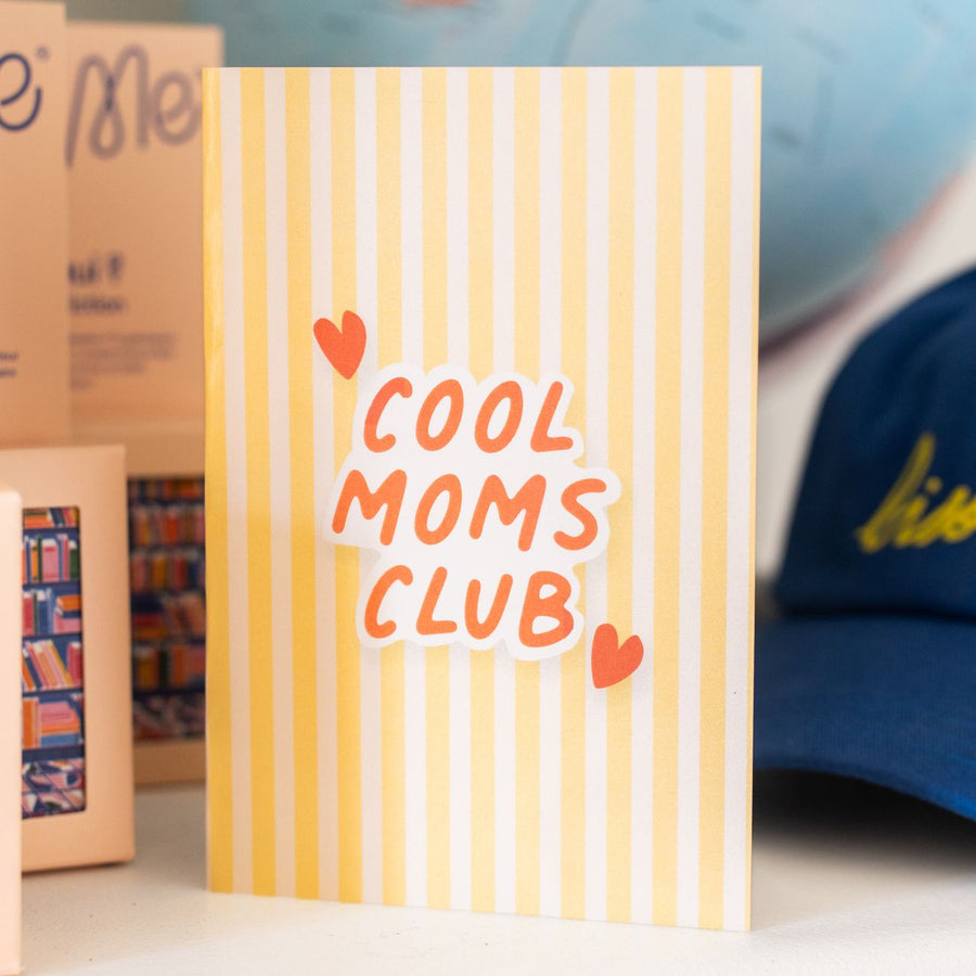 Carte de voeux Cool Mom Club avec design coloré et moderne.