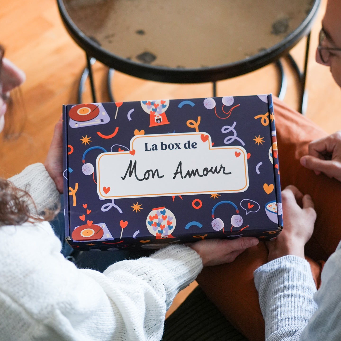 Cool box personnalisable avec illustration colorée sur le couvercle.