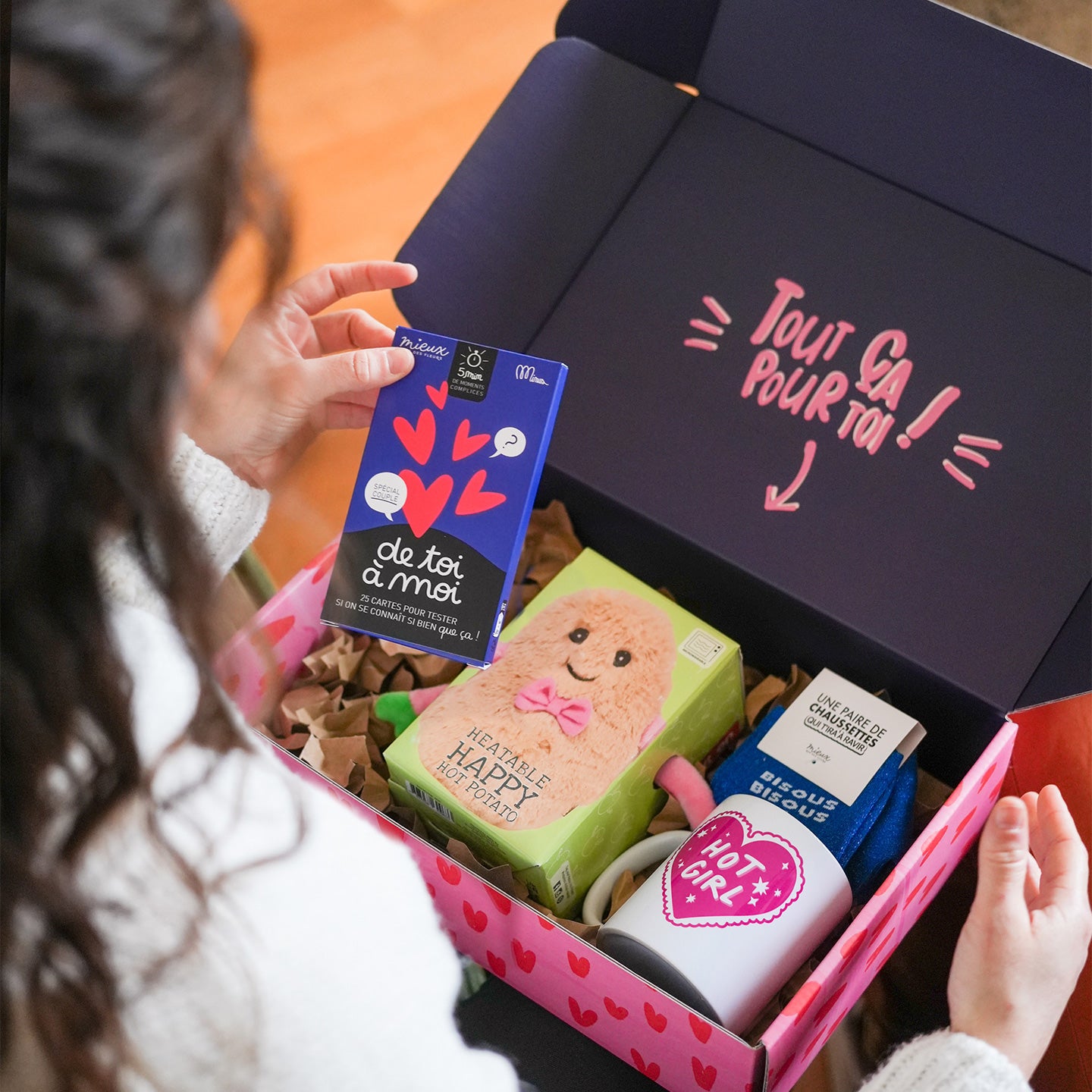 Cool box personnalisable avec motif floral sur le couvercle.