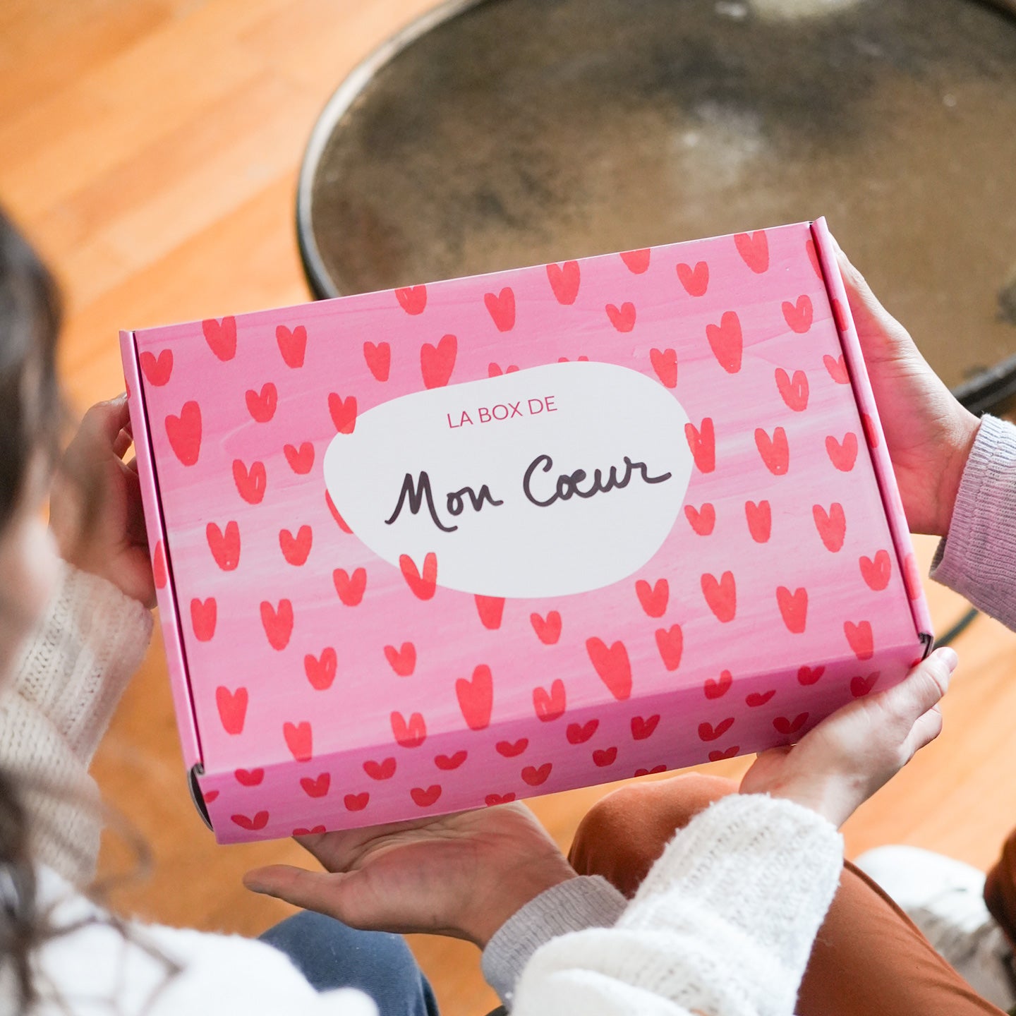 Cool box personnalisable avec motif floral sur le couvercle.