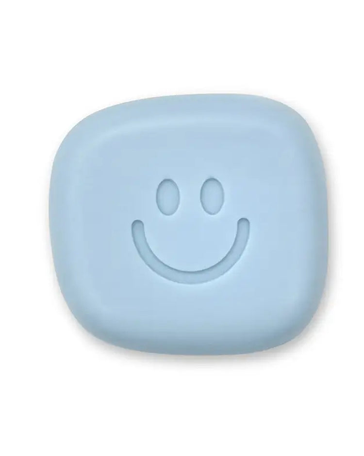 Savon avec inscription 'Joyeux anniversaire' en relief