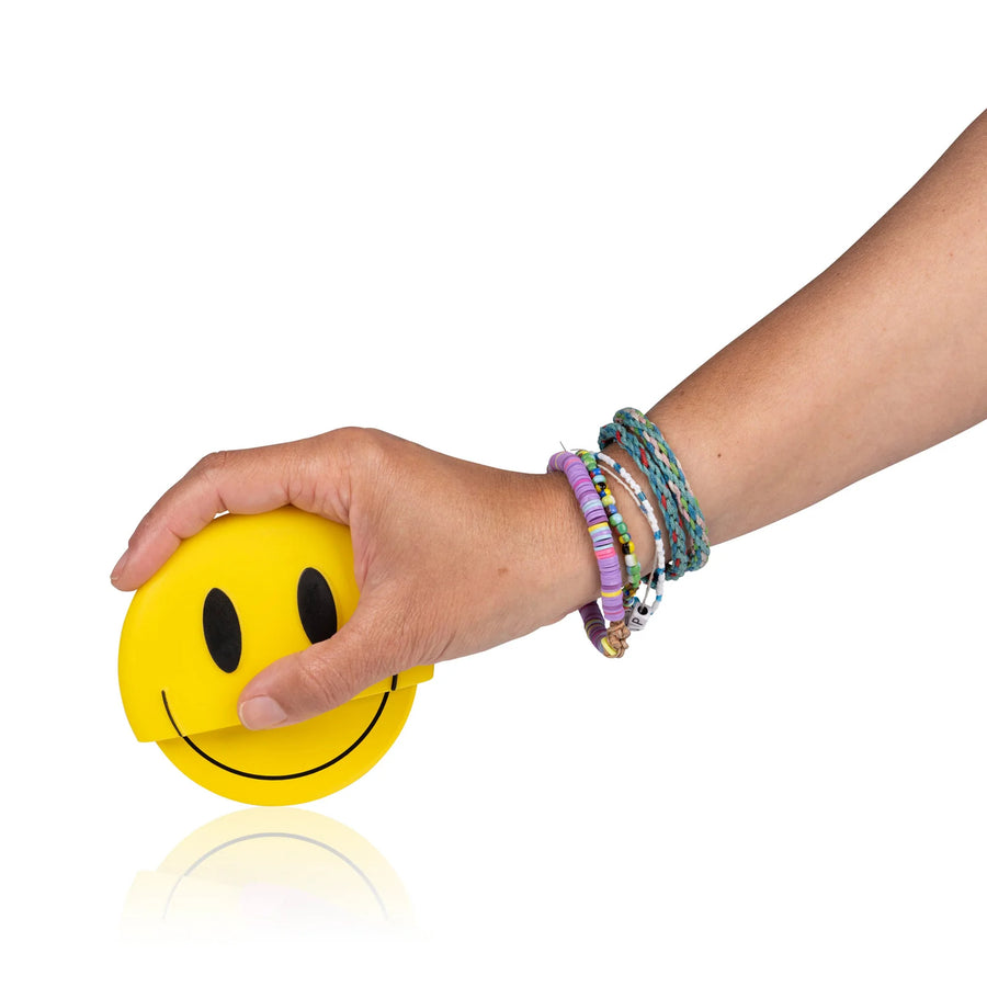 Coupe-pizza smile avec visage souriant et poignée ergonomique