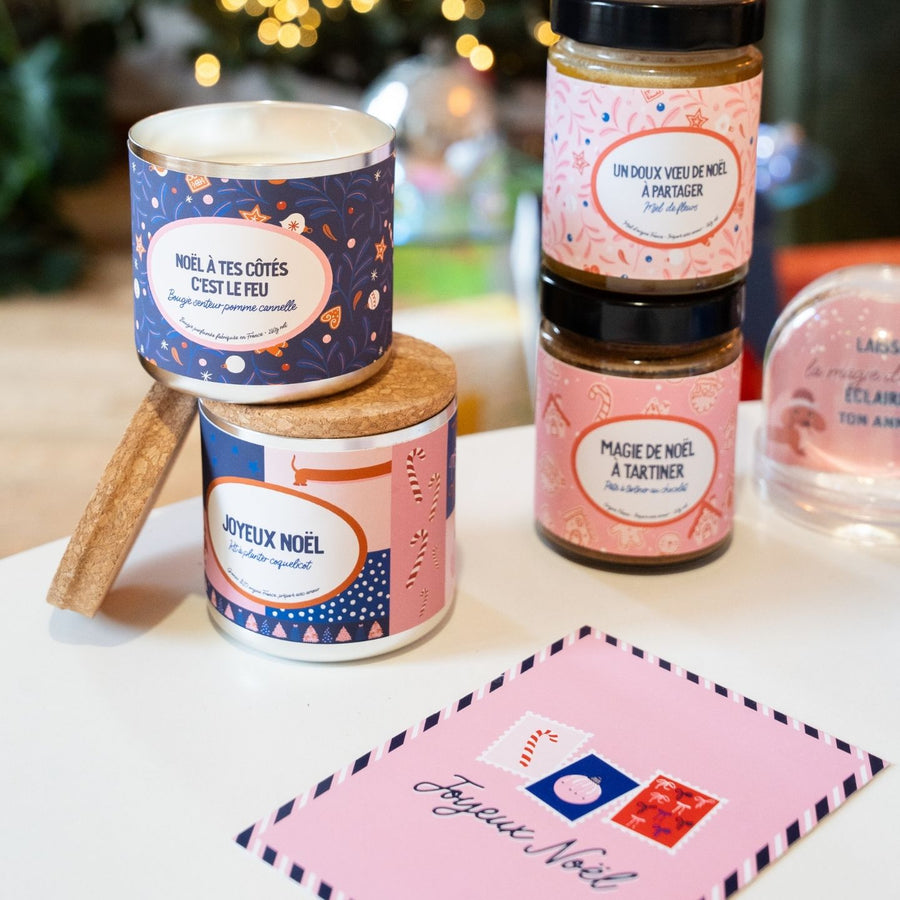 Carte postale Joyeux Noël avec timbres illustrés mignons