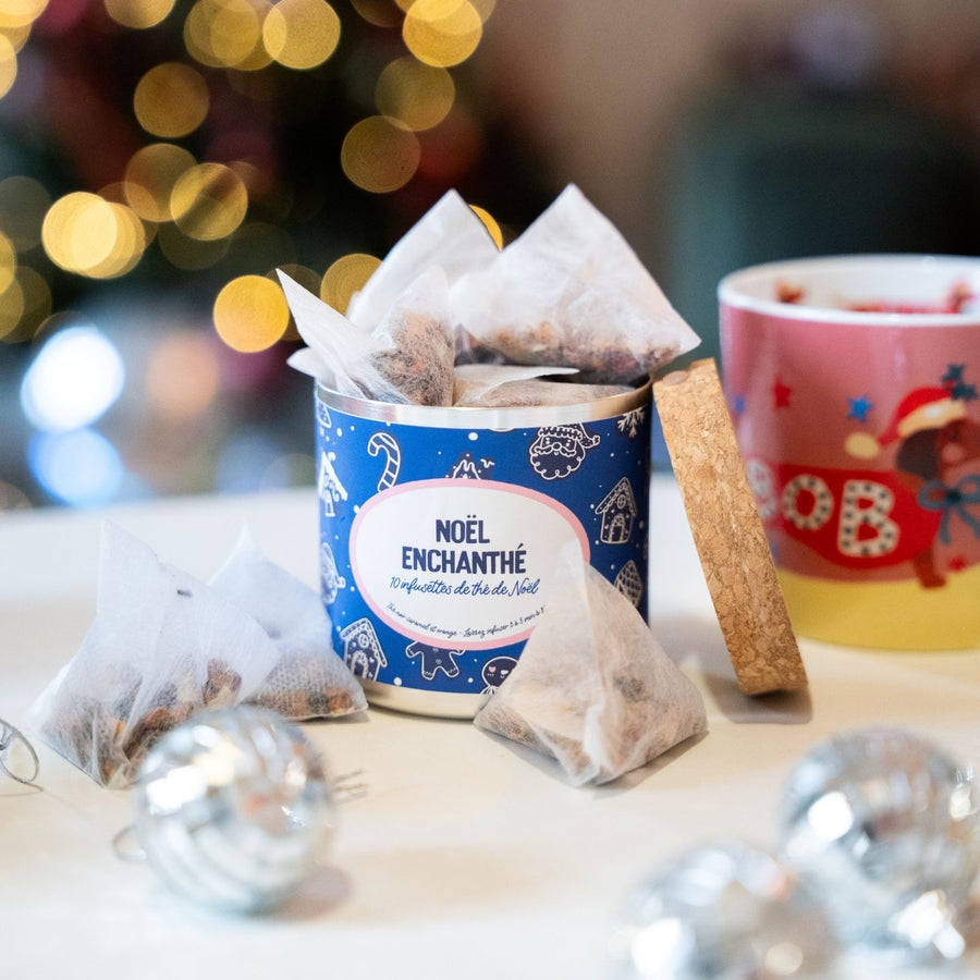 Boîte de thé Noël Enchanthé avec motifs festifs et dorés
