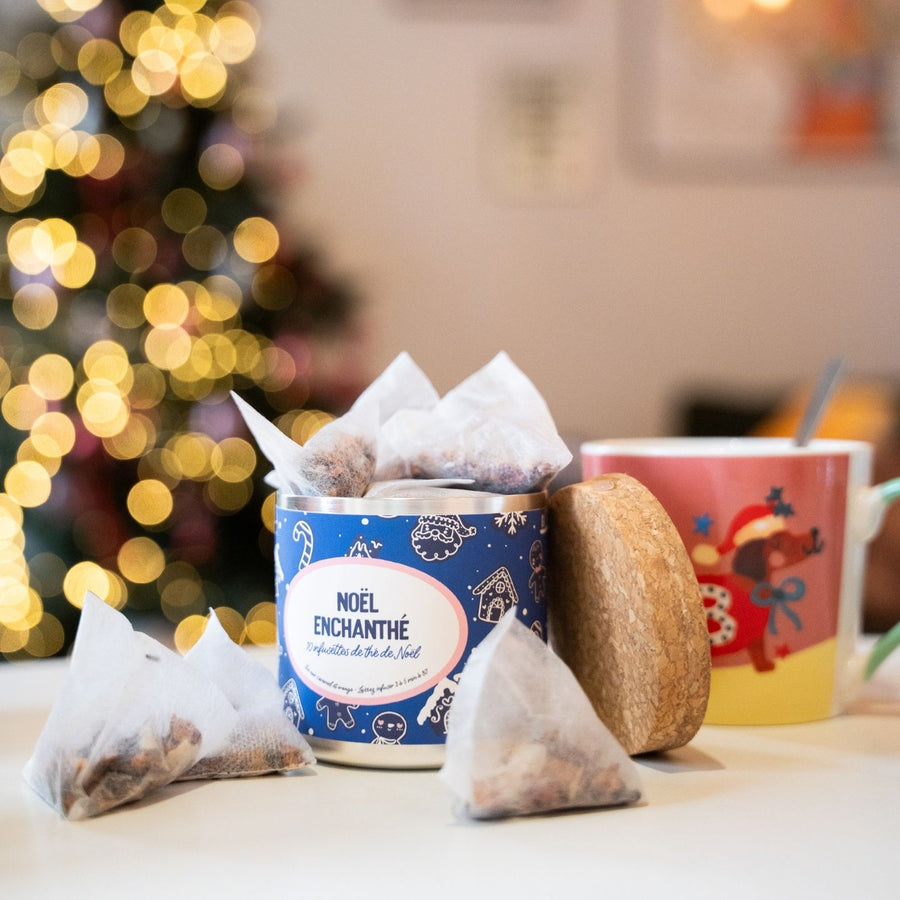 Boîte de thé Noël Enchanthé avec motifs festifs colorés