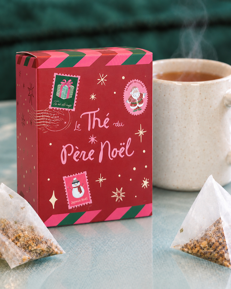 Boîte rouge du Thé du Père Noël avec infusettes visibles