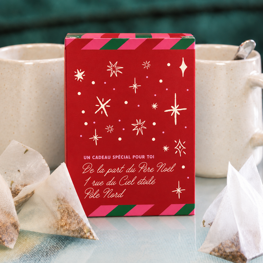 Boîte rouge du Thé du Père Noël avec infusettes visibles