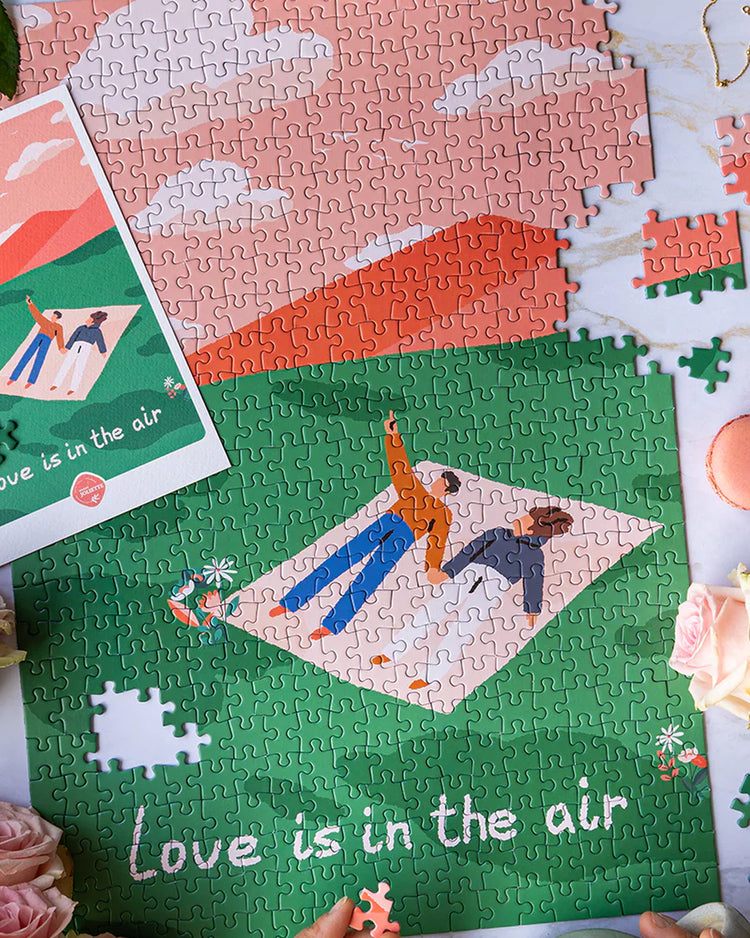 Puzzle romantique 'Love is in the air' en gros plan