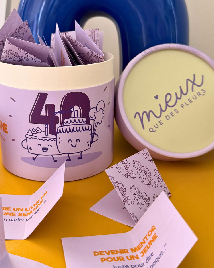 Boîte de jeu avec 52 cartes d'activités colorées