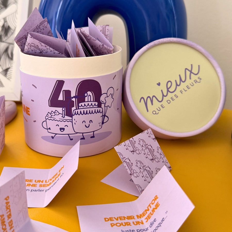 Boîte de jeu avec 52 cartes d'activités colorées