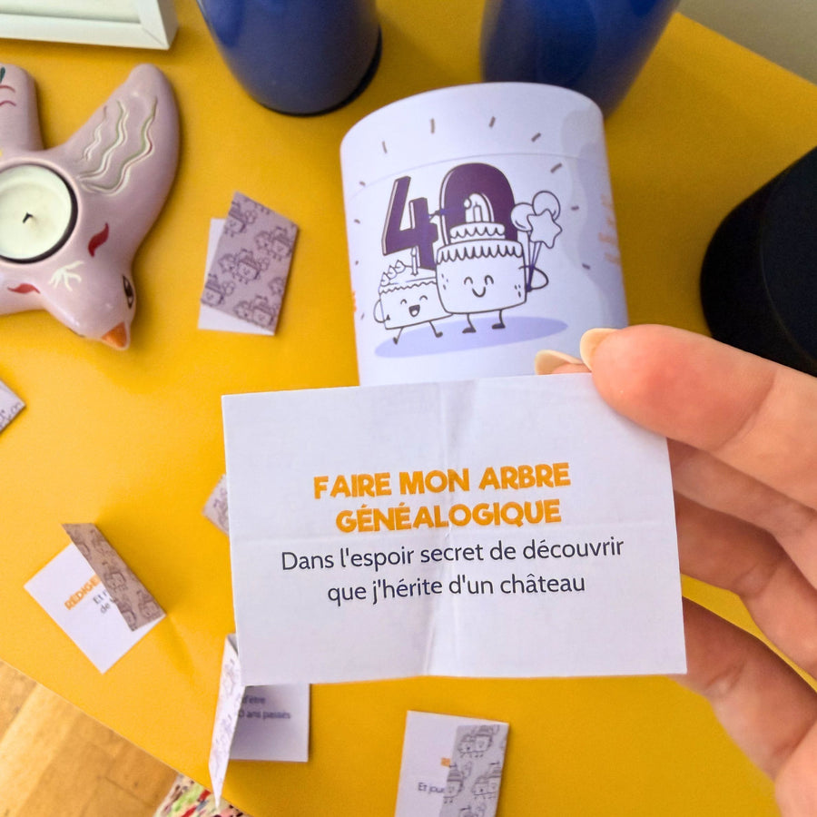 Boîte colorée avec 52 cartes d'activités pour la quarantaine