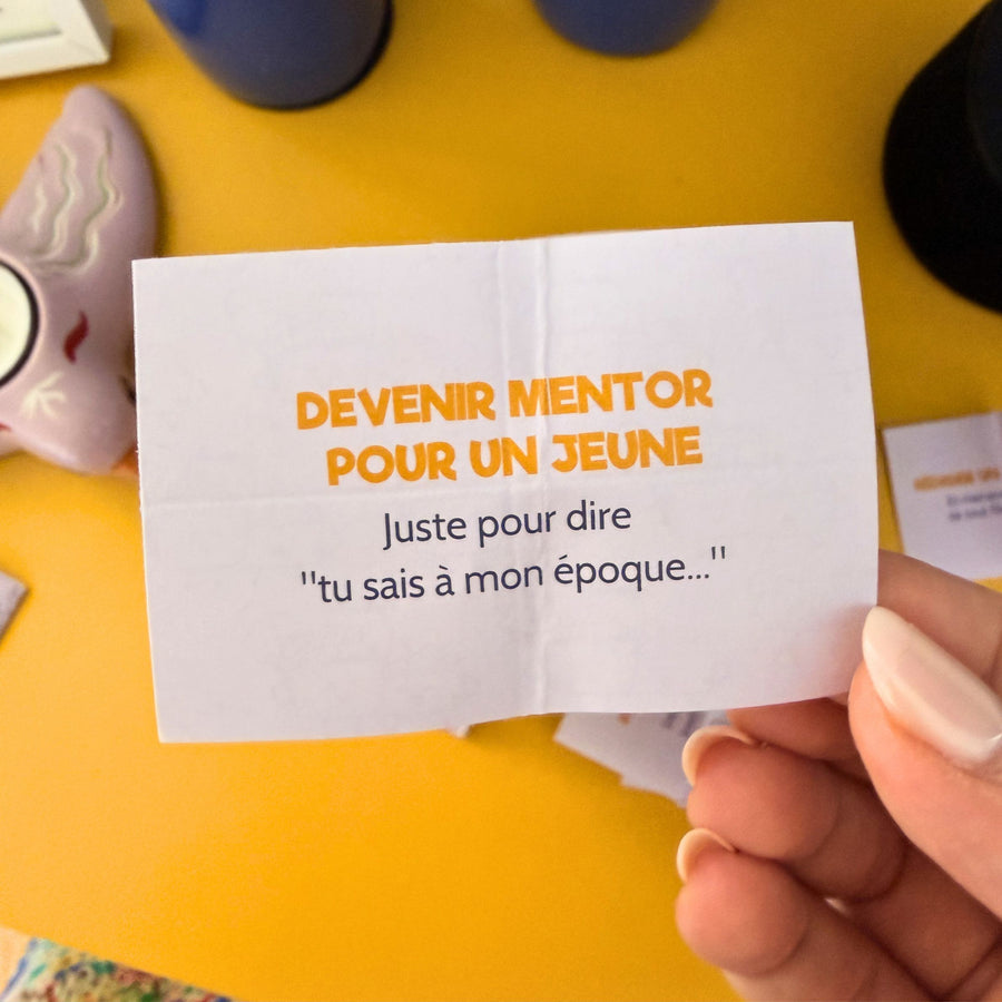 Boîte colorée avec 52 cartes d'activités pour la quarantaine