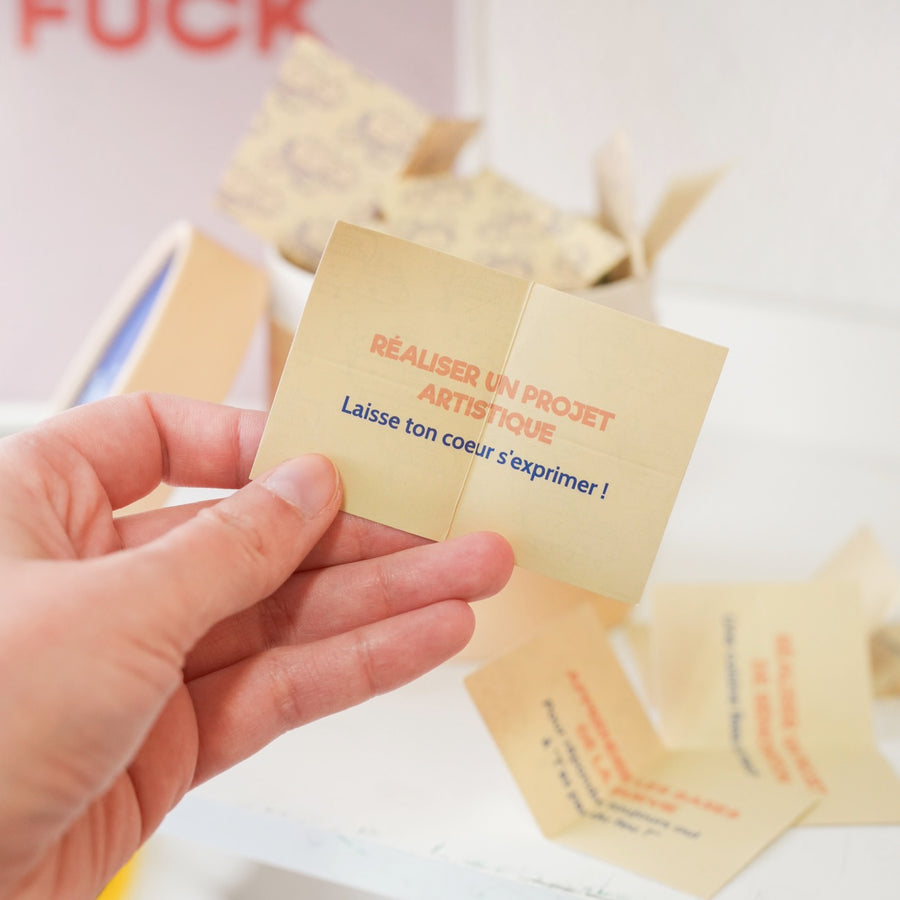 Couverture du livre avec illustrations colorées et titre en gras.