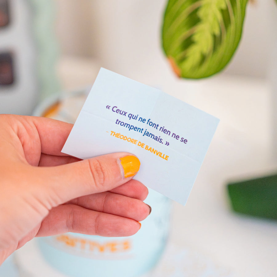 Citations positives sur fond blanc, design coloré et inspirant.