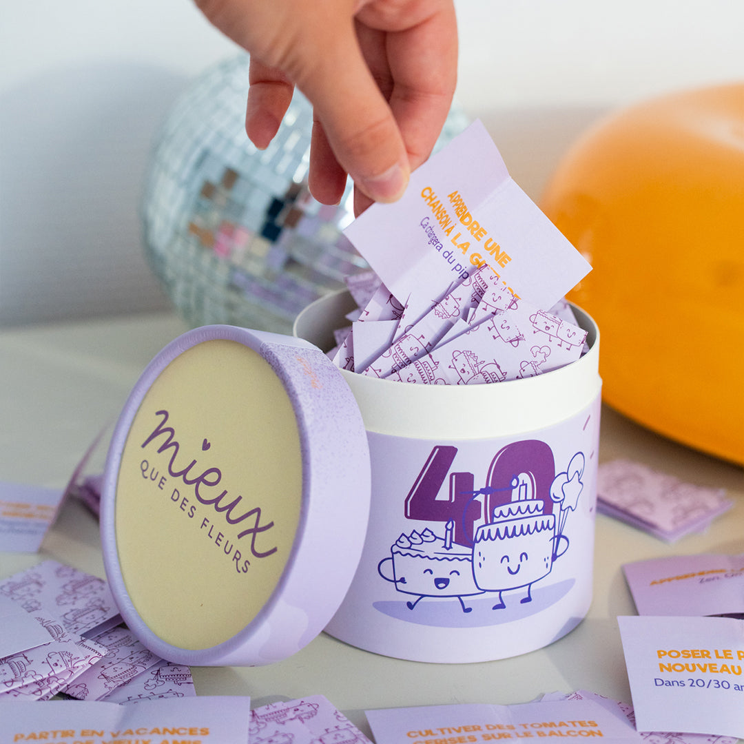 Boîte de jeu avec 52 cartes colorées pour défis amusants