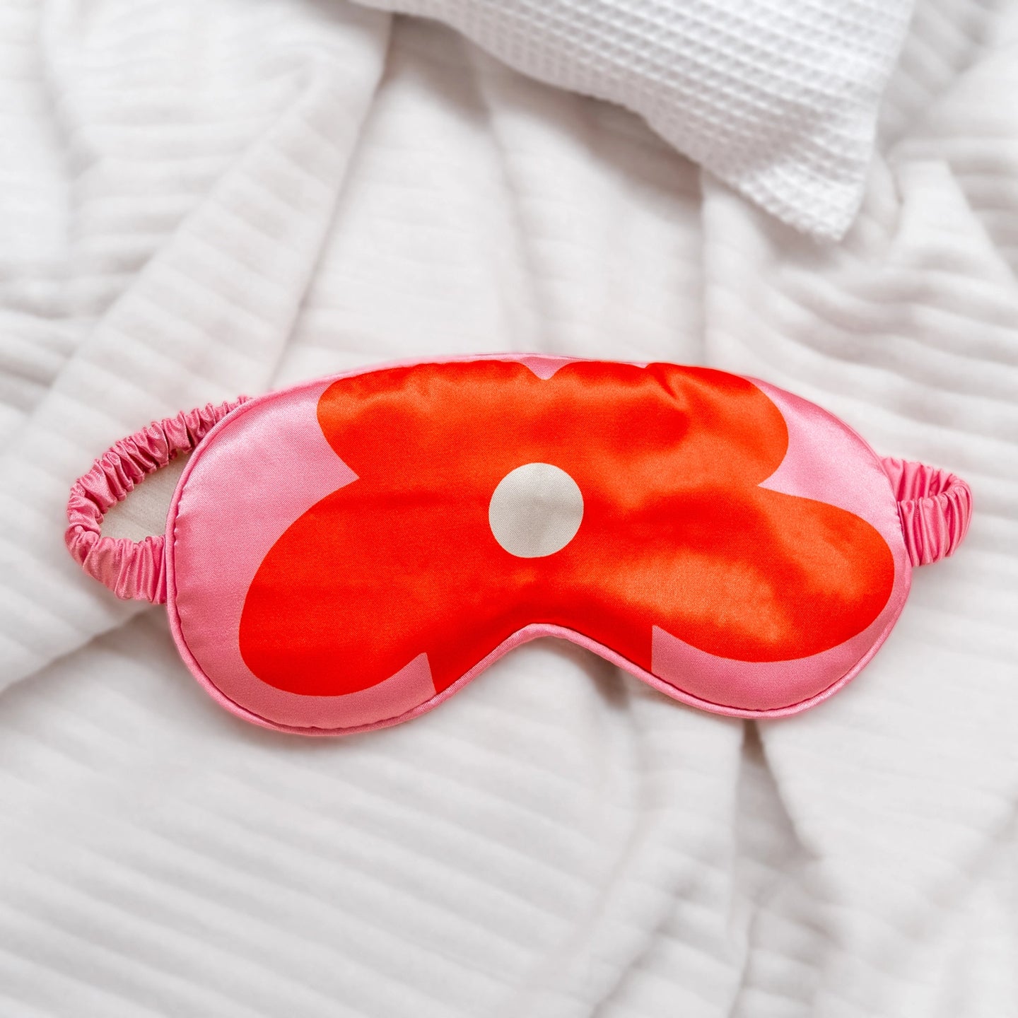 Masque de sommeil avec motif floral rose sur fond doux