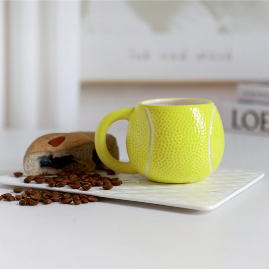 Mug Tennis avec motif de raquette sur fond blanc