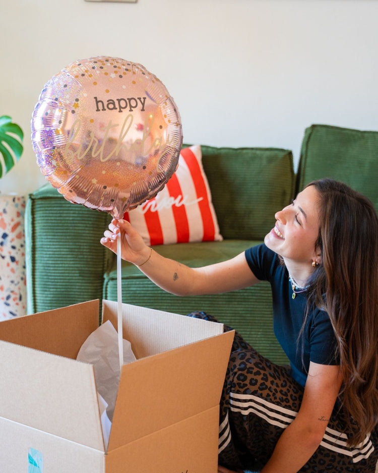 Ballon rose à paillettes avec inscription joyeux anniversaire