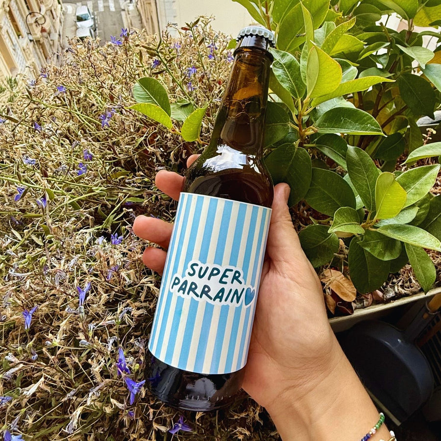 Bière Super Parrain en bouteille avec étiquette dorée