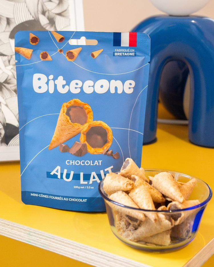 Mini cônes fourrés au chocolat avec texture croustillante