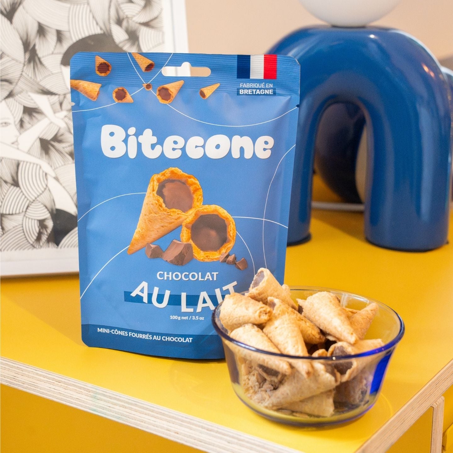 Mini cônes fourrés au chocolat avec texture croustillante