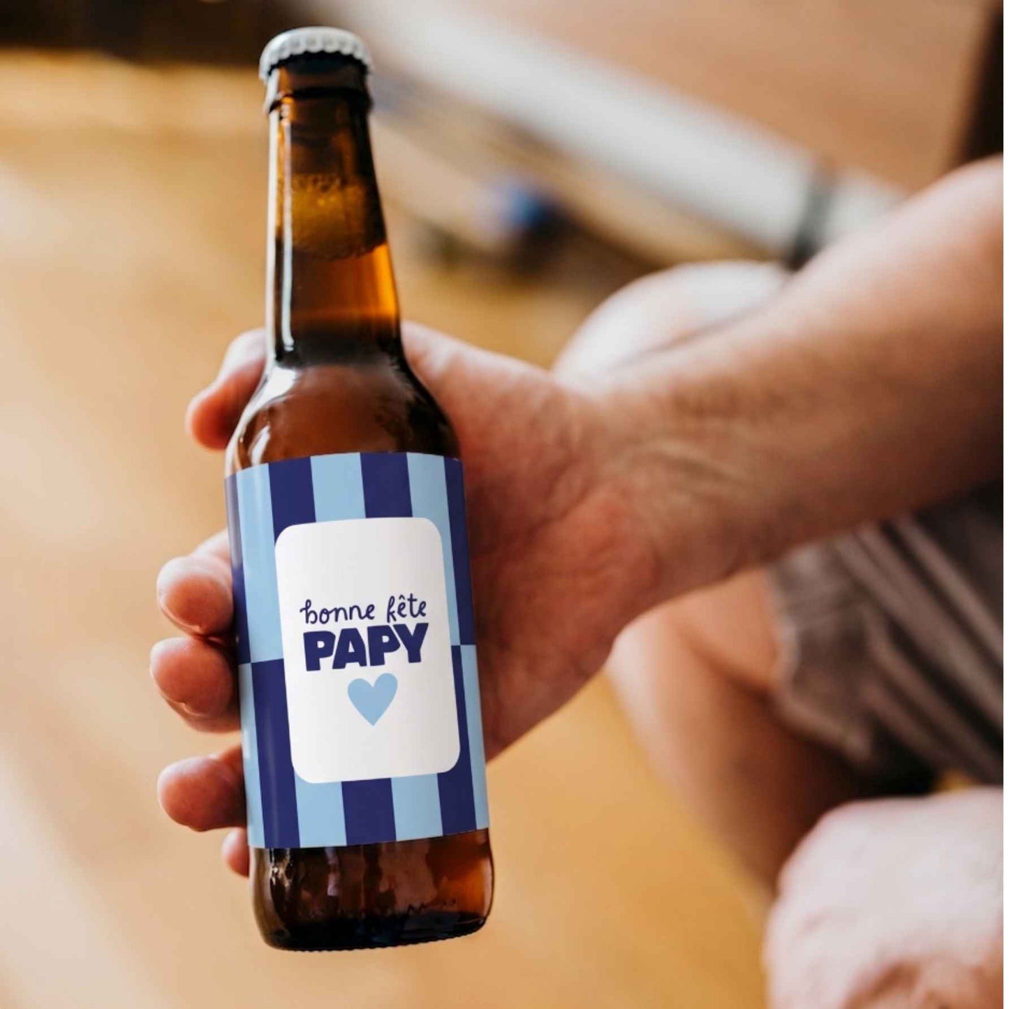 Bière Bonne fête papy avec étiquette festive et dorée