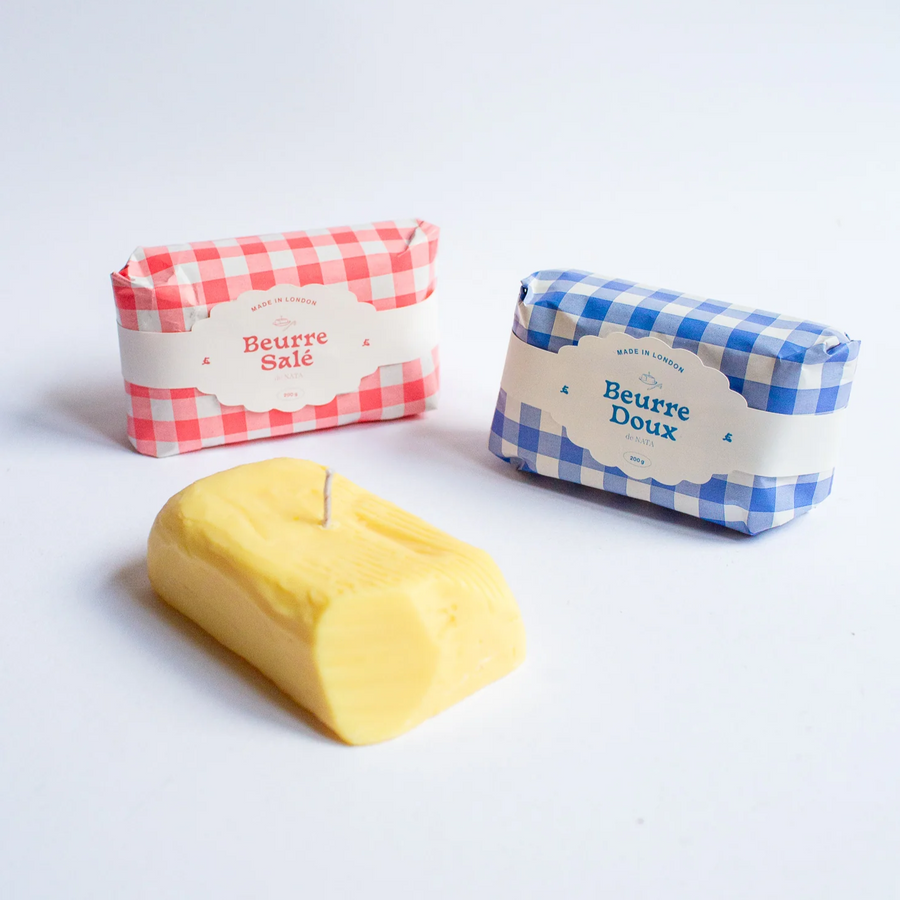 Bougie trompe l'oeil en forme de plaquette de beurre vichy.