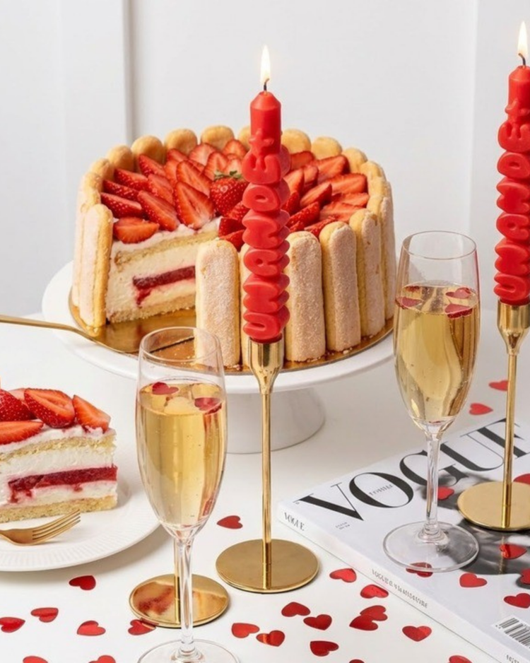Bougie anniversaire 'un an de +' avec design élégant et coloré