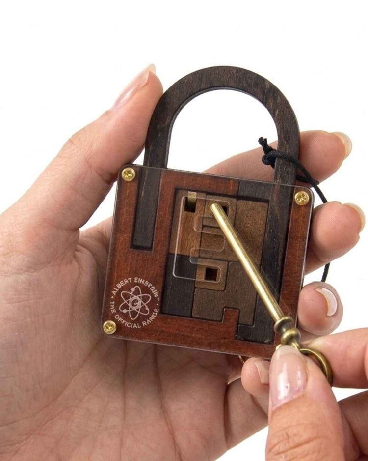 Cadenas en bois avec motif cérébral d'Einstein, vue de face