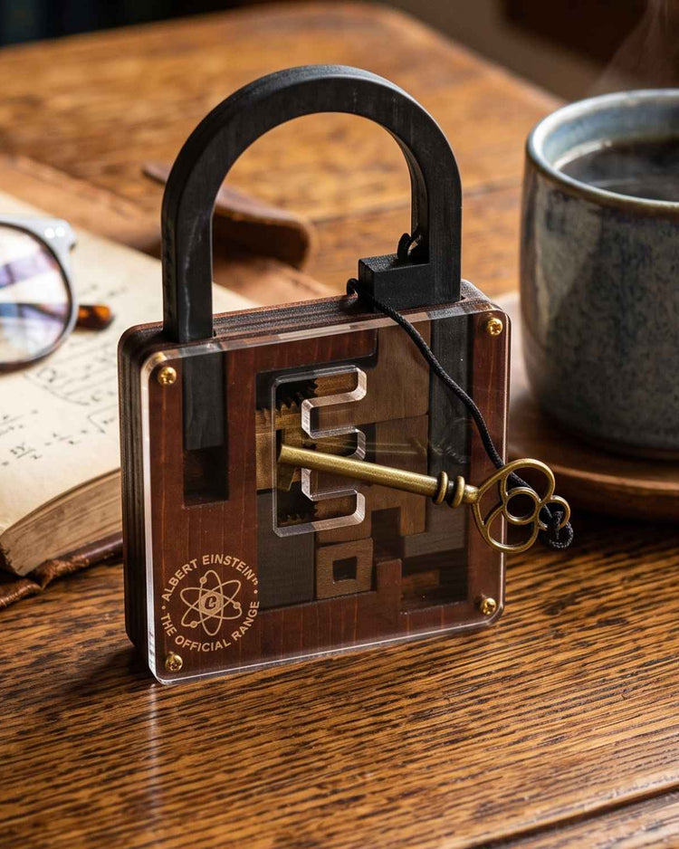 Cadenas en bois avec motifs cérébraux d'Einstein, vue de côté