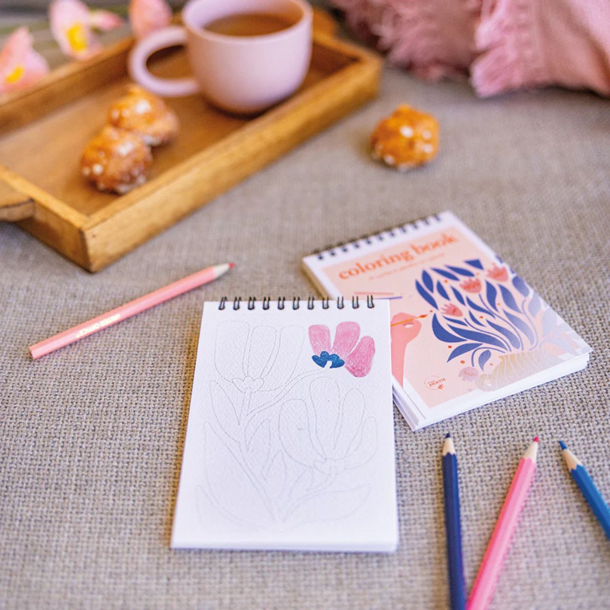Carnet de coloriage A6 avec motifs floraux délicats