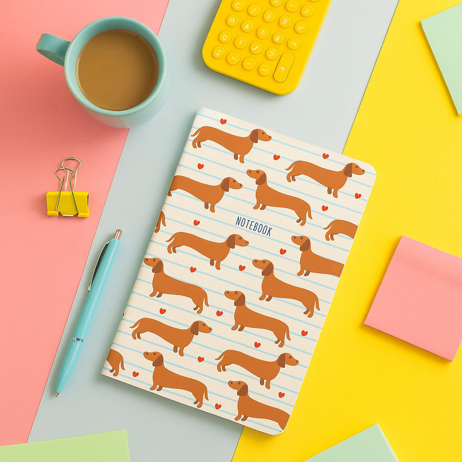 Carnet à rayures avec motif teckel sur la couverture