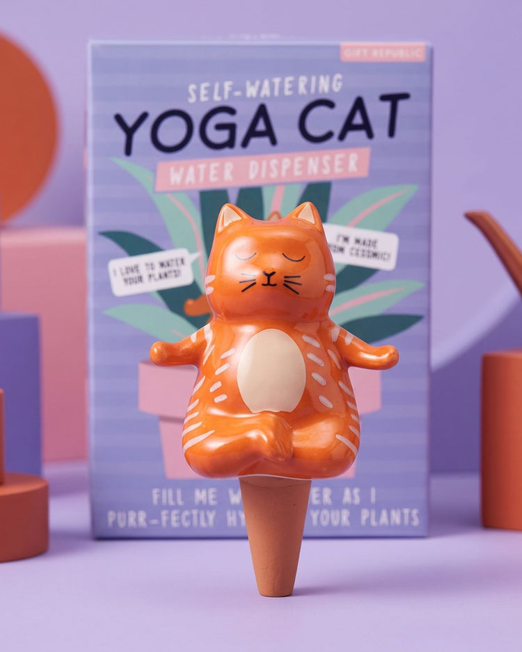 Distributeur d'eau en forme de chat faisant du yoga