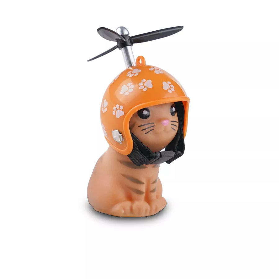 Chaton de vélo portant un casque, vu de face.