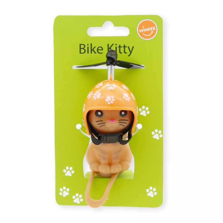 Chaton de vélo portant un casque, vu de côté.