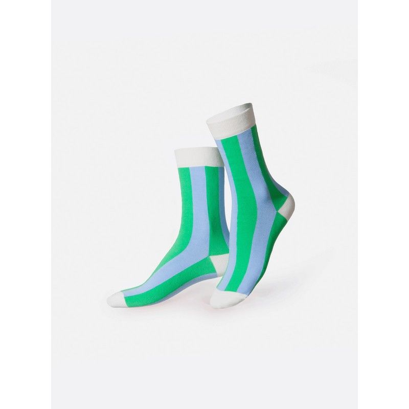Chaussettes vert lime avec motif trompe l'œil de canette de soda.