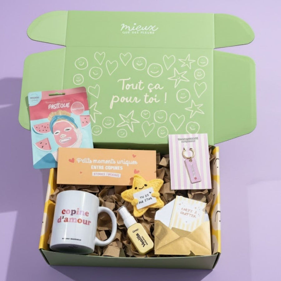 Coffret Copine avec mug et carte à gratter sur fond clair