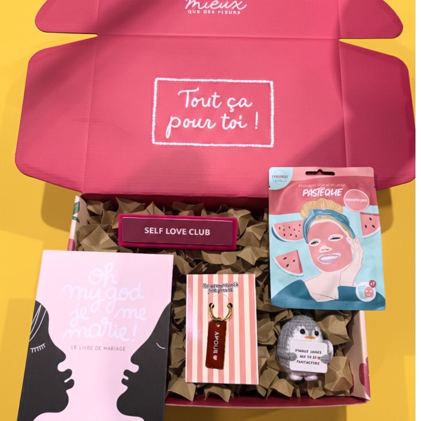 Coffret Future Mariée avec accessoires élégants sur fond clair