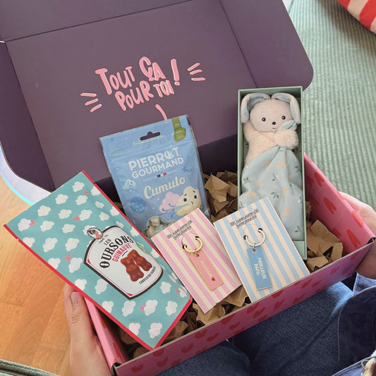 Coffret de naissance avec prénom brodé sur le couvercle