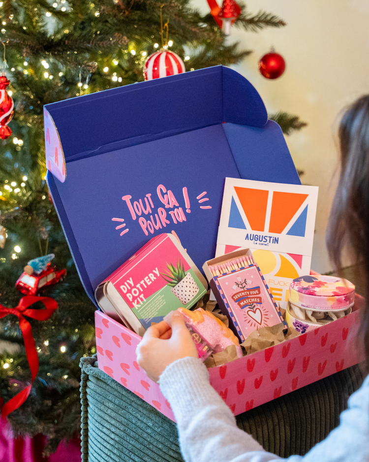 Coolbox personnalisable avec motifs festifs et cadeaux variés